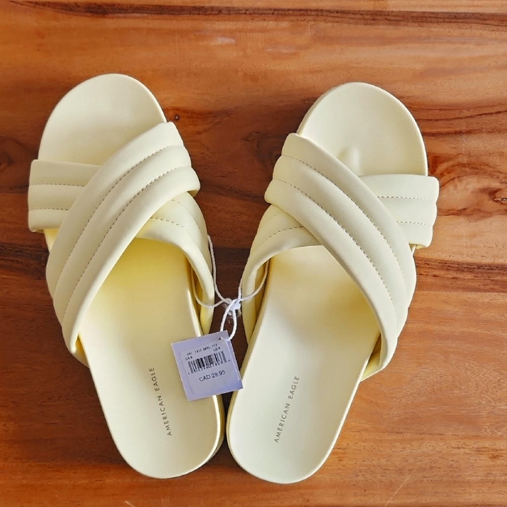 💛NWT💛 American Eagle Outfitters Butter Yellow Slide Sandals, Size 8